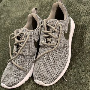 Nike Youth 5.5, Green Knit Shoes